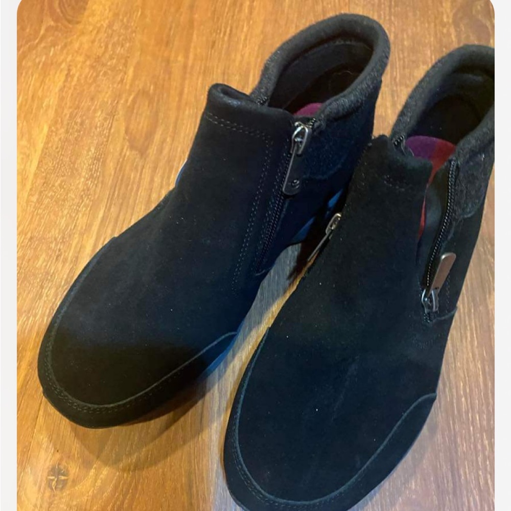 NWOT Style & Co. Easy Spirt Suede Zip-Up Ankle Boots Size 9.5